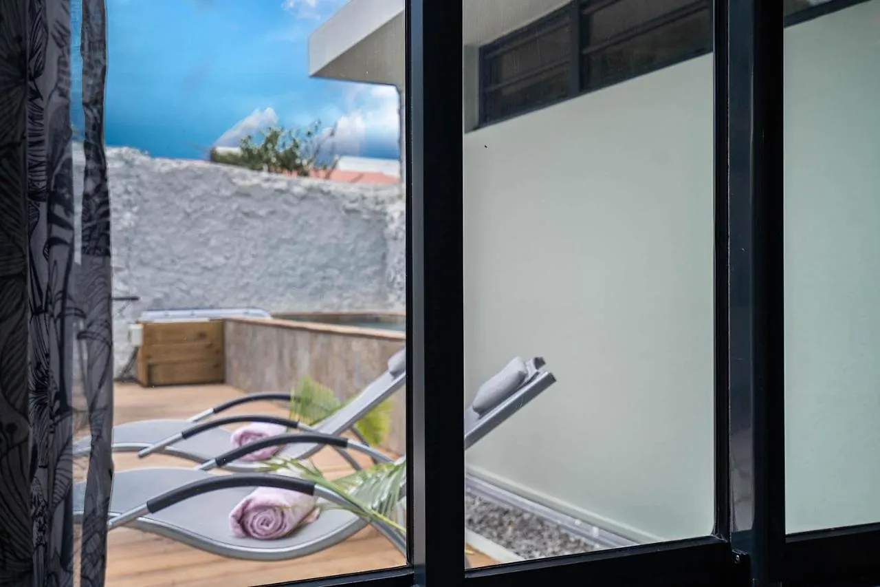 Kaz Oranj, Maison De Ville Atypique Avec Piscine, Mer A 100M, 2 Chambres Saint-Pierre Martinique