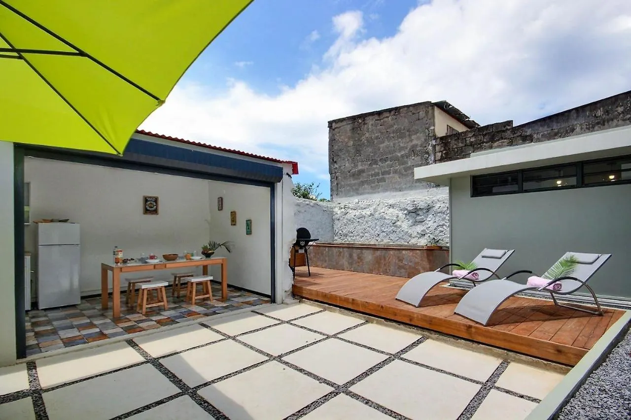 Kaz Oranj, Maison De Ville Atypique Avec Piscine, Mer A 100M, 2 Chambres Saint-Pierre 0*,  Martinique