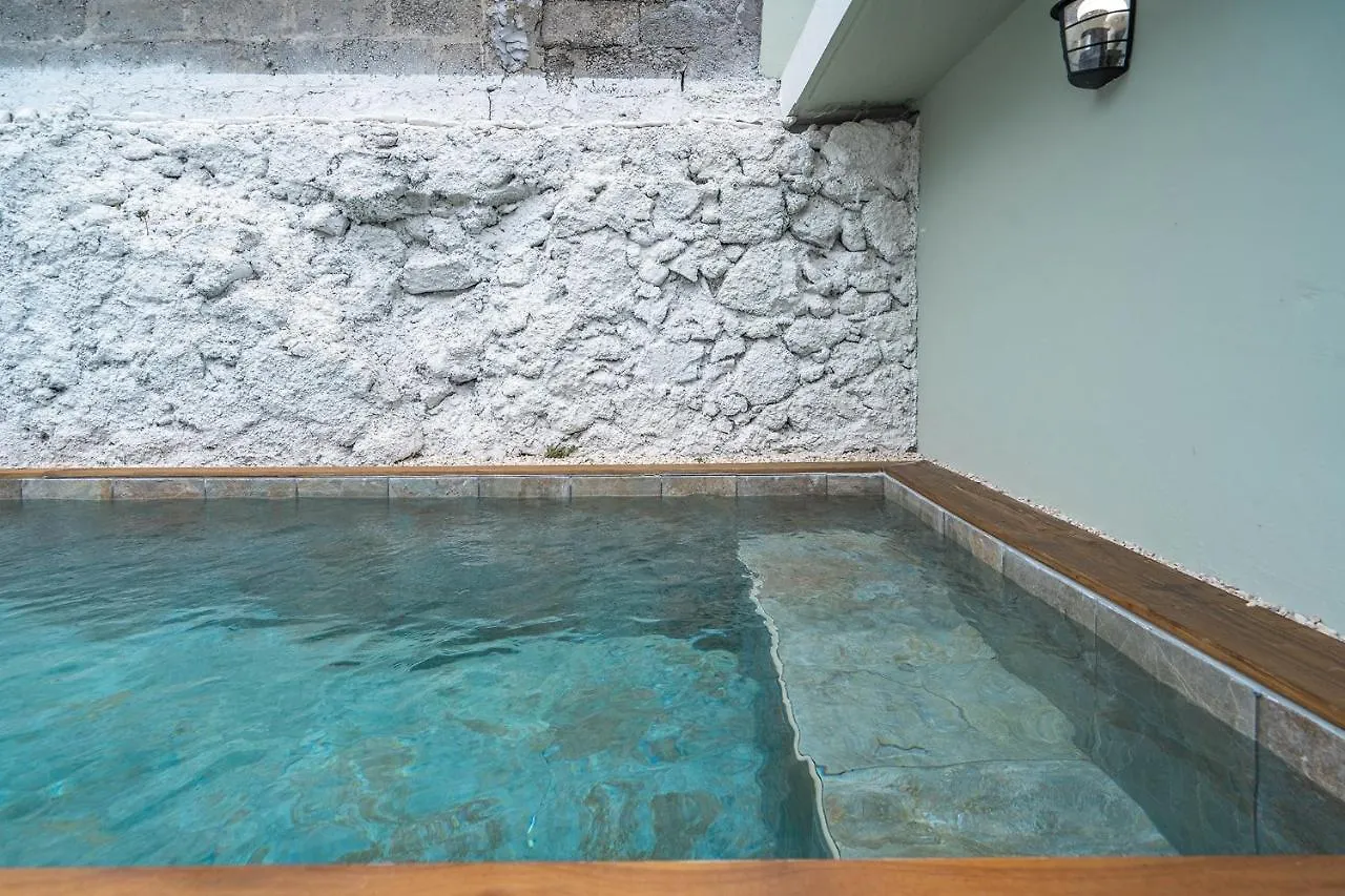 Kaz Oranj, Maison De Ville Atypique Avec Piscine, Mer A 100M, 2 Chambres location