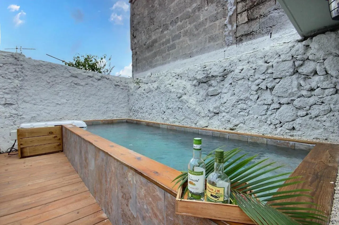 Ferienhaus Kaz Oranj, Maison De Ville Atypique Avec Piscine, Mer A 100M, 2 Chambres Saint-Pierre Martinique