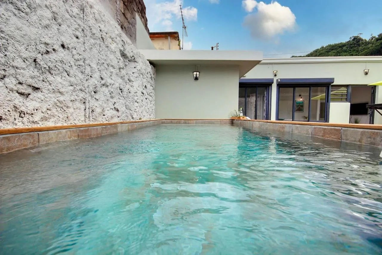 Maison de ville atypique avec piscine, mer à 100m, 2 chambres Saint-Pierre