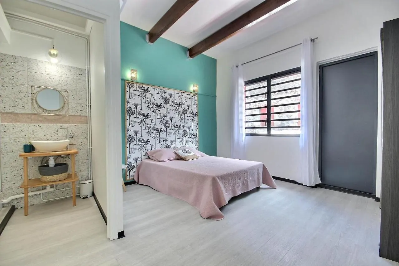 Maison de ville atypique avec piscine, mer à 100m, 2 chambres Saint-Pierre Casa vacanze